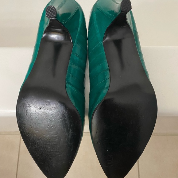 Elegant Emerald Green Women's Heels - Picture 7 of 11